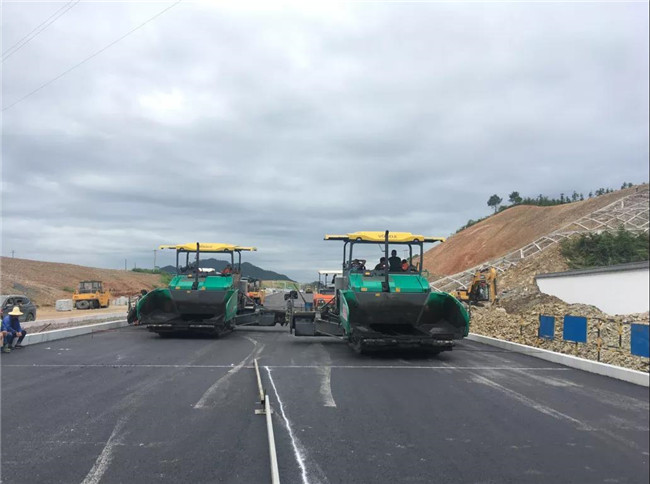 景德鎮(zhèn)這條道路進入瀝青攤鋪階段，機場直達景北高鐵站的“最后一公里”即將通車