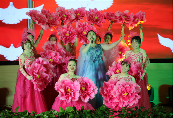 昌南新區(qū)、城投集團舉行慶祝2021年元旦文藝匯演