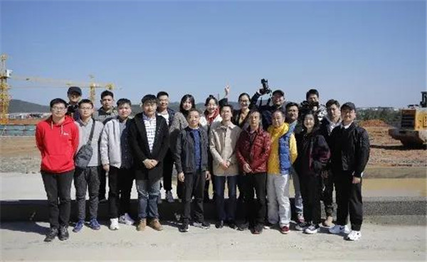 記者節(jié)：媒體聚焦昌南新區(qū)、城投集團重點項目建設工地