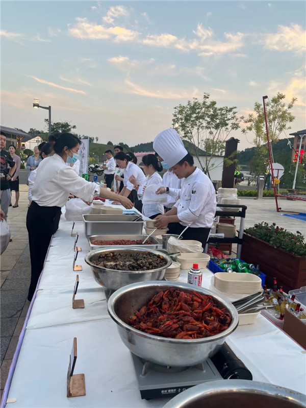 興商貿(mào) 促消費(fèi) 惠民生！景德鎮(zhèn)這里的夜市很火爆！