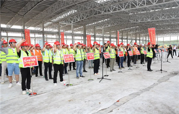 決戰(zhàn)三十天收官 昌南新區(qū)、城投集團舉行透光陶瓷項目誓師大會