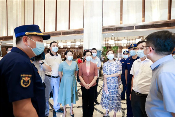 胡雪梅調(diào)研國慶期間不停工重點(diǎn)項(xiàng)目、商貿(mào)旅游消費(fèi)工作